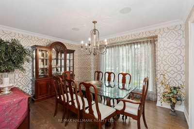 25 Queensborough Crescent • Toronto, ON photo 8