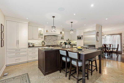 25 Queensborough Crescent • Toronto, ON photo 9