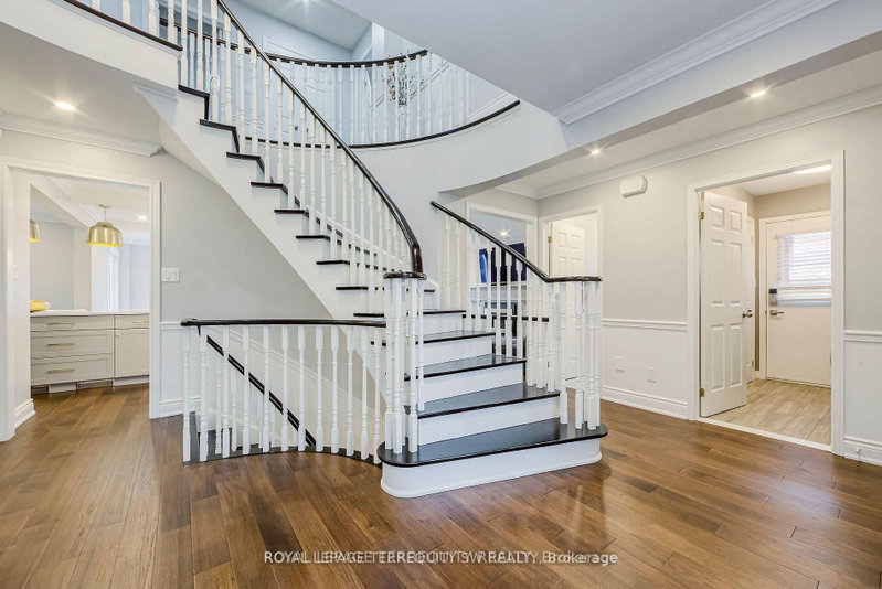 2025 Parklane Crescent