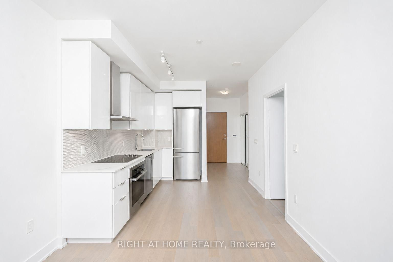 20 Shore Breeze Drive • #LPH02B • Toronto, ON photo 8
