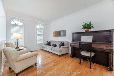 34 Royal Links Circle • Brampton, ON photo 6