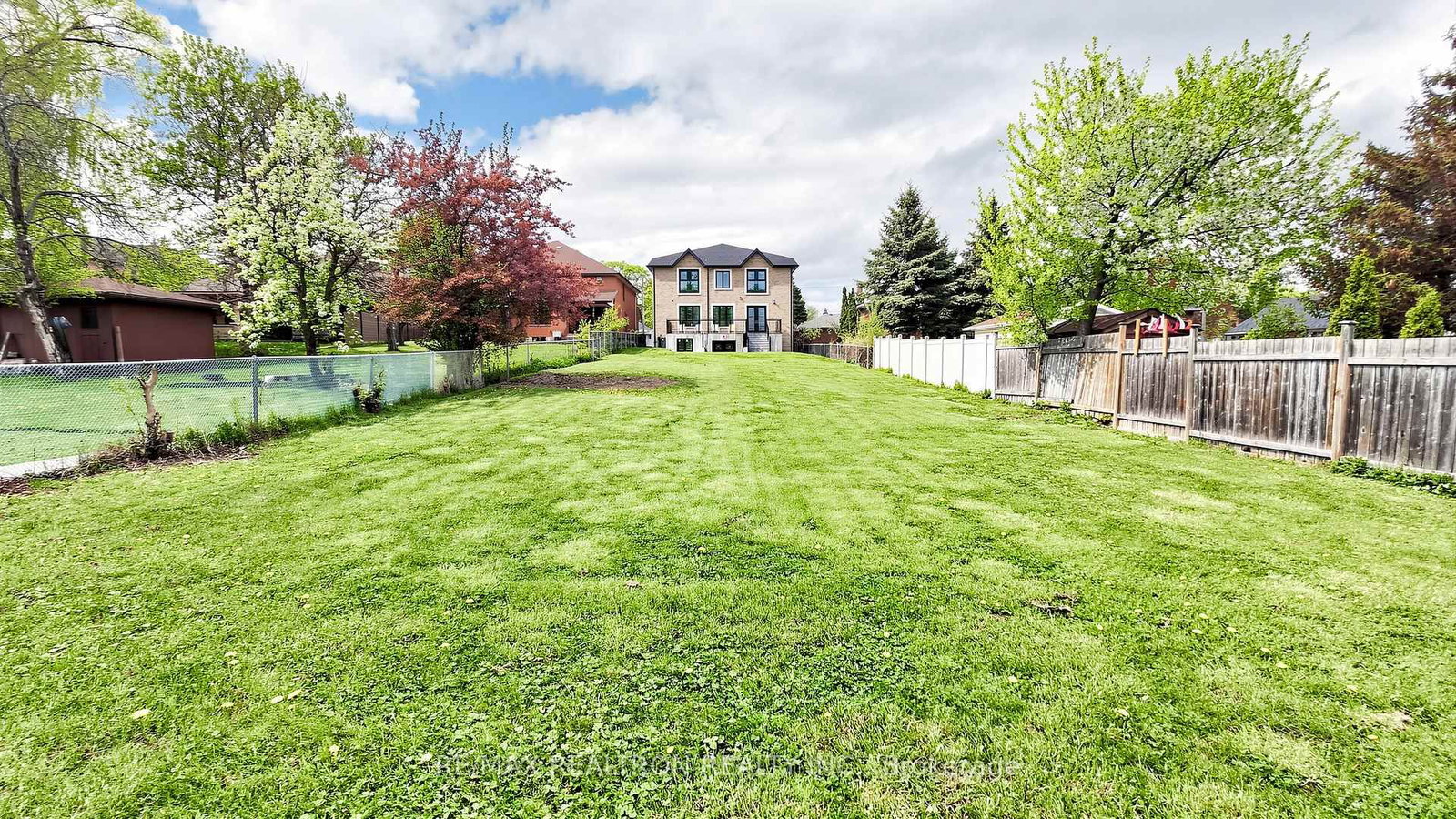 9 Roxaline Street • Toronto, ON photo 49