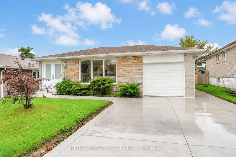 765 Dodsworth Crescent