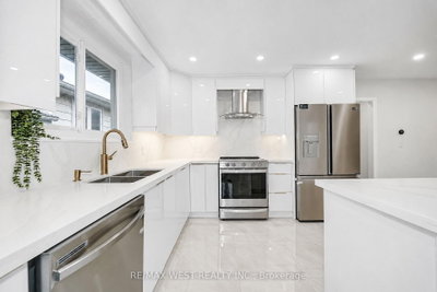 765 Dodsworth Crescent • Mississauga, ON photo 3