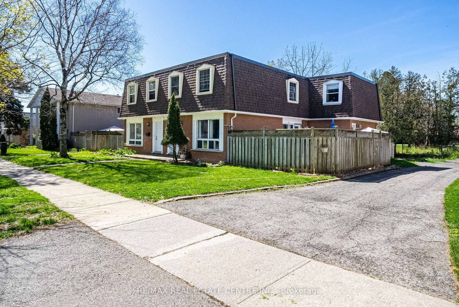 648-654 Francis Road S • Burlington, ON photo 4