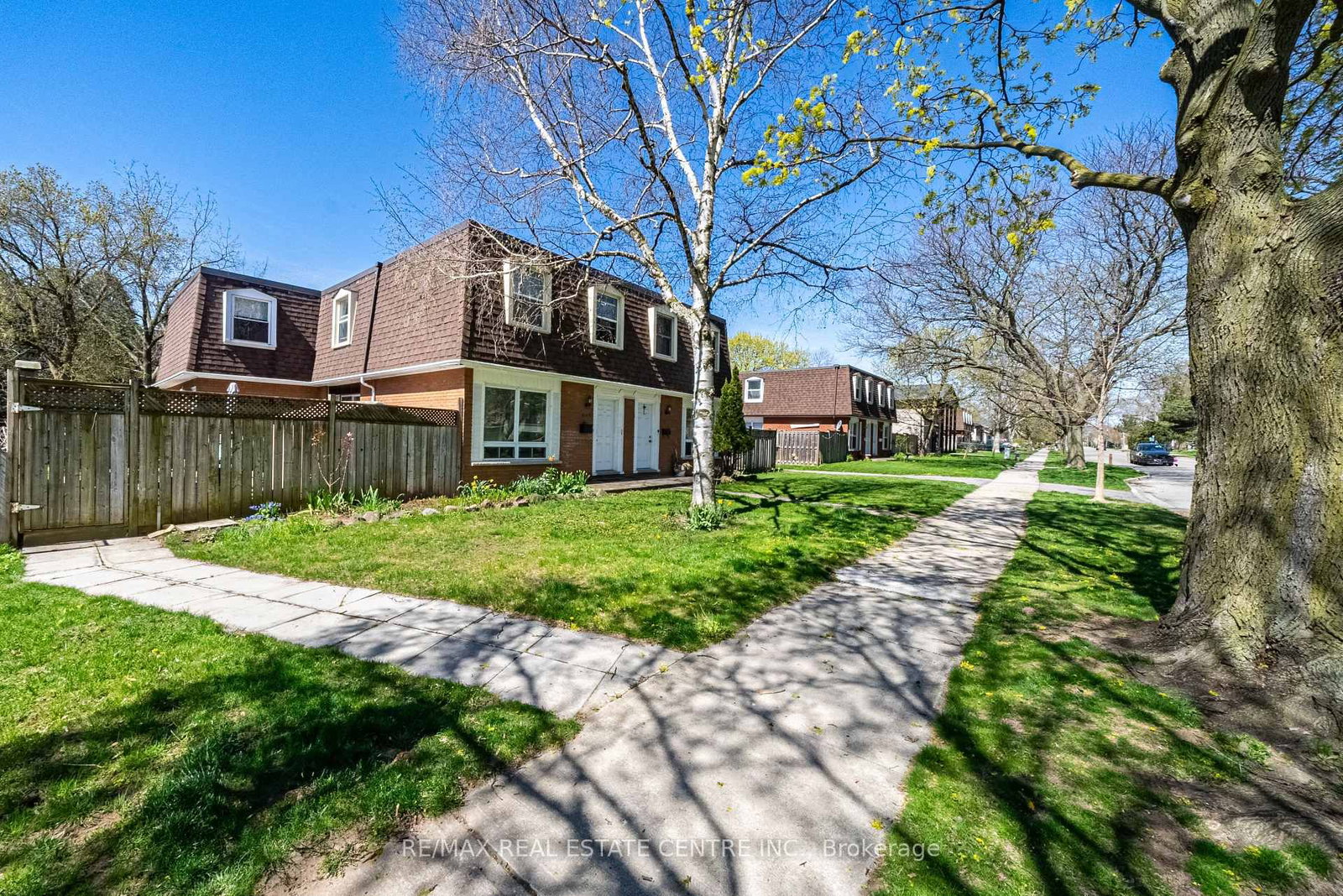 648-654 Francis Road S • Burlington, ON photo 5