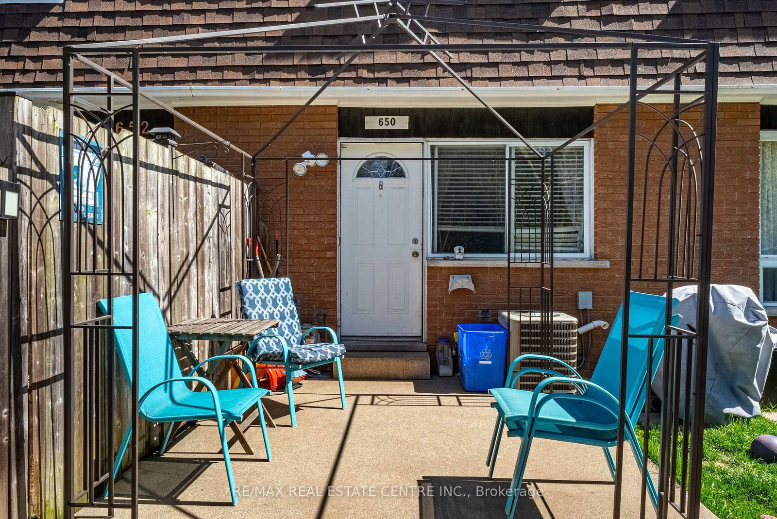 648-654 Francis Road S • Burlington, ON photo 9