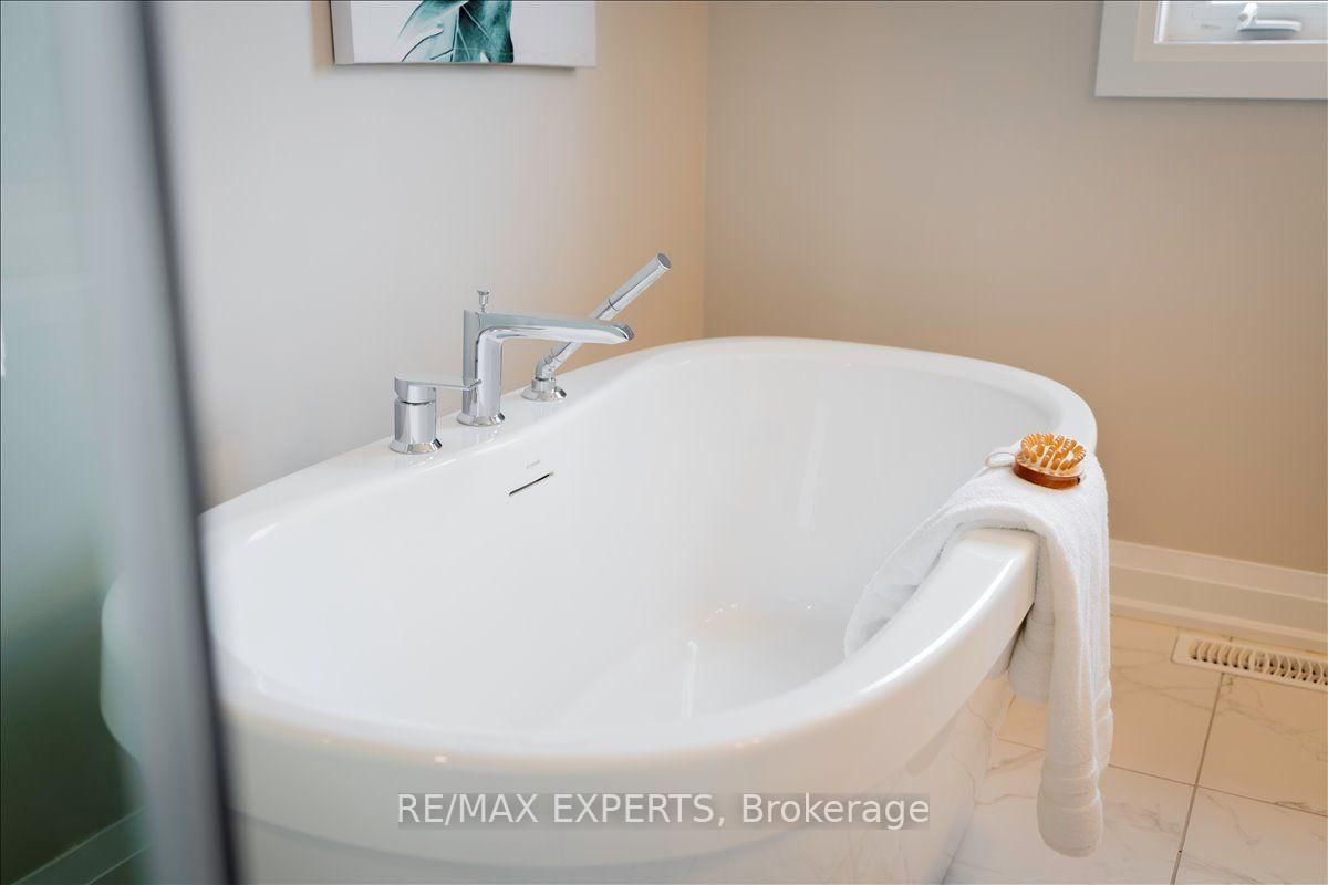 4025 Sixth Line • Oakville, ON photo 29