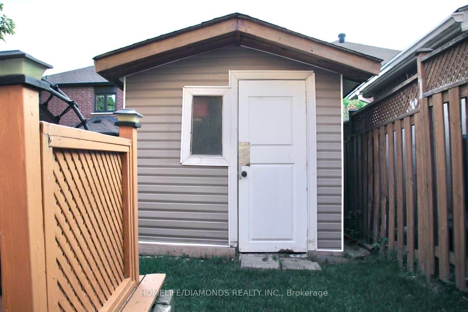 186 FERNFOREST Drive • Brampton, ON photo 24