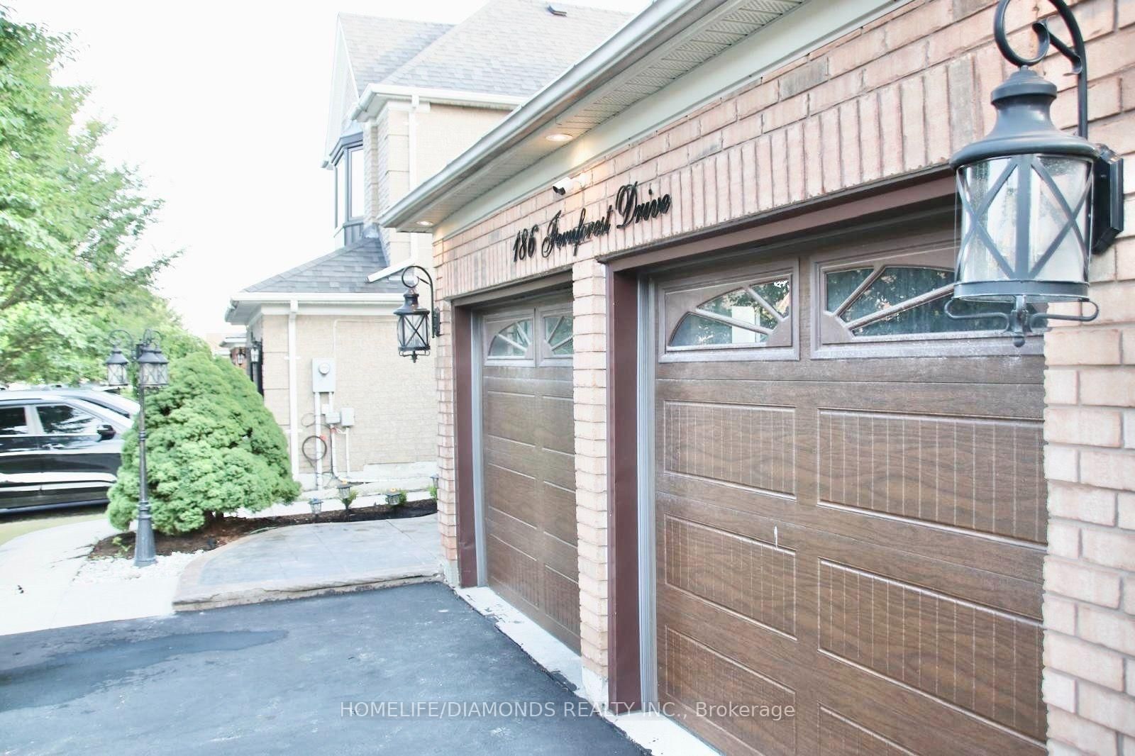 186 FERNFOREST Drive • Brampton, ON photo 4