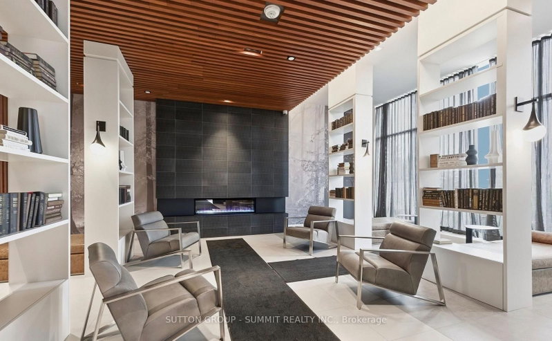 313 - 297 oak walk Way