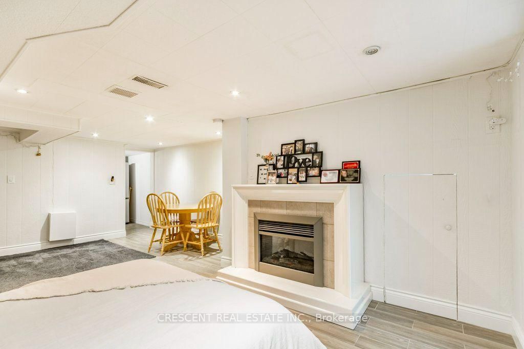 Lower - 603 Saint Clarens Avenue, Toronto 4