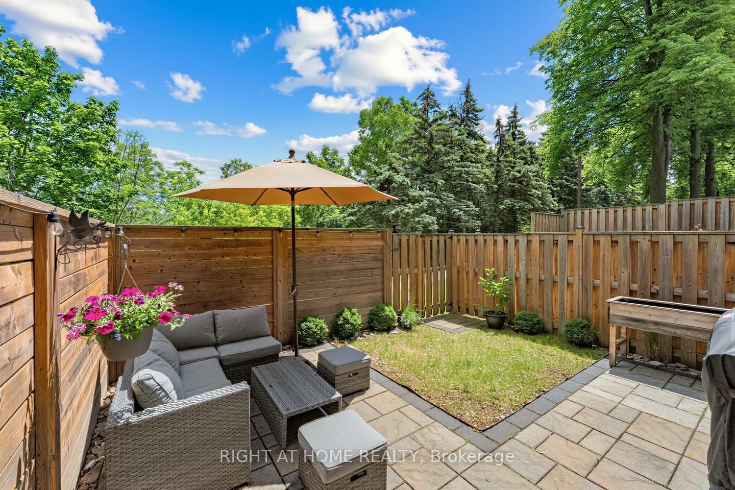 2065 Amherst Heights Court • #21 • Burlington, ON photo 2