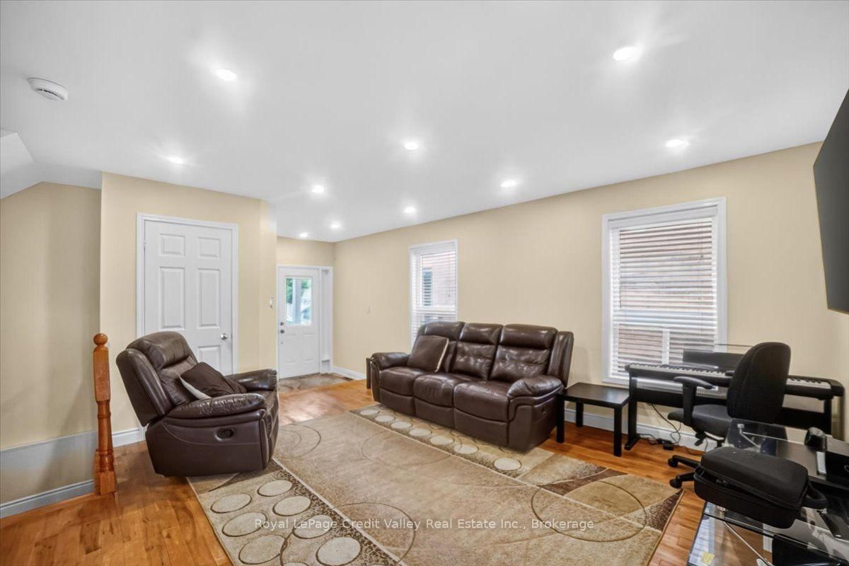 43 Coppermill Drive • Brampton, ON photo 4