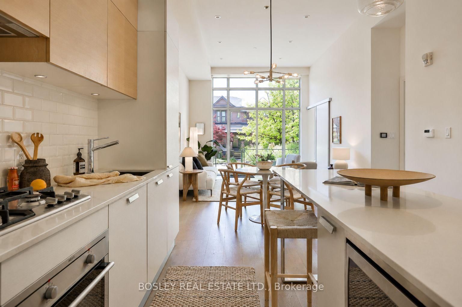 245 Perth Avenue • #102 • Toronto, ON photo 8