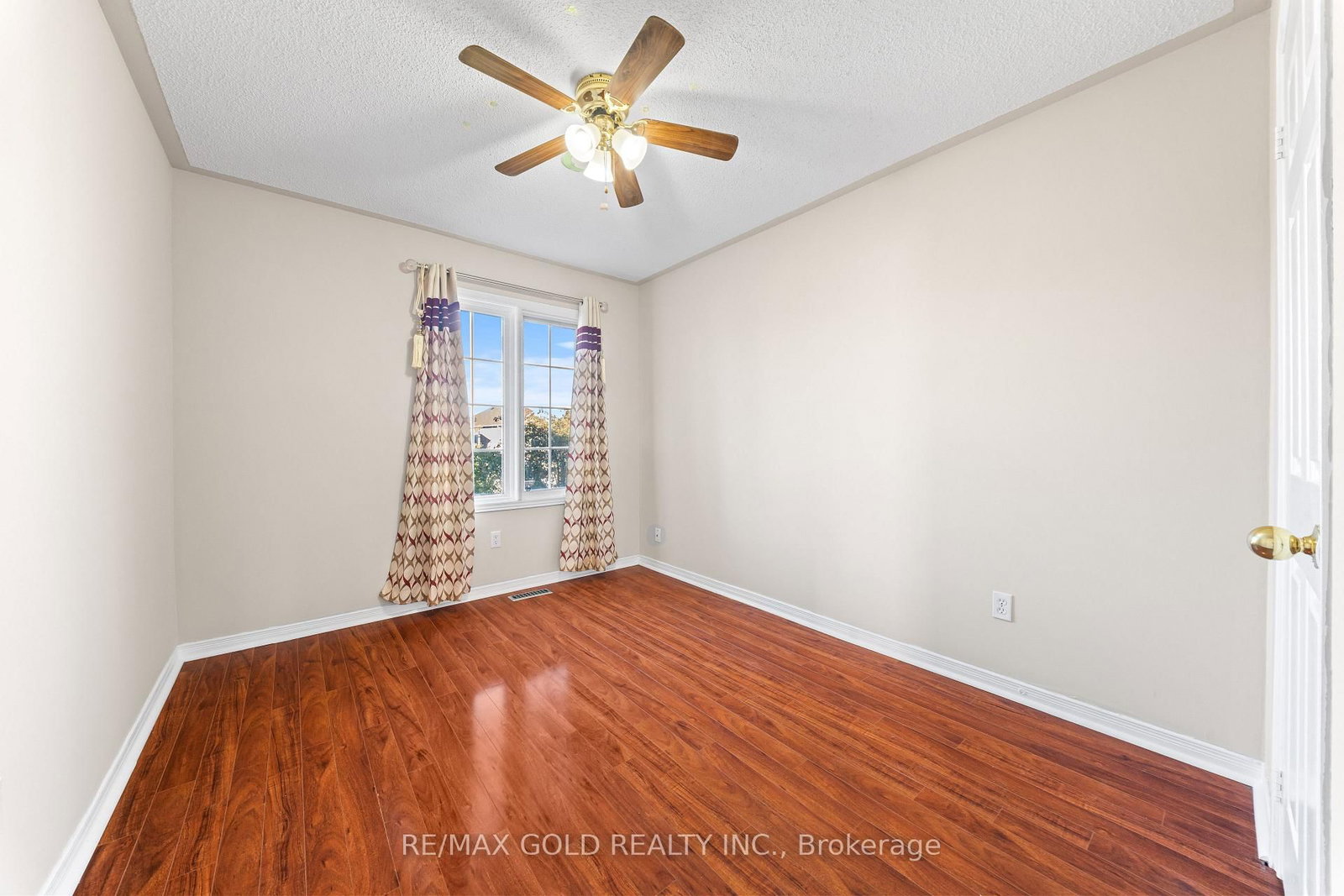 24 Alberta Terrace • Brampton, ON photo 13