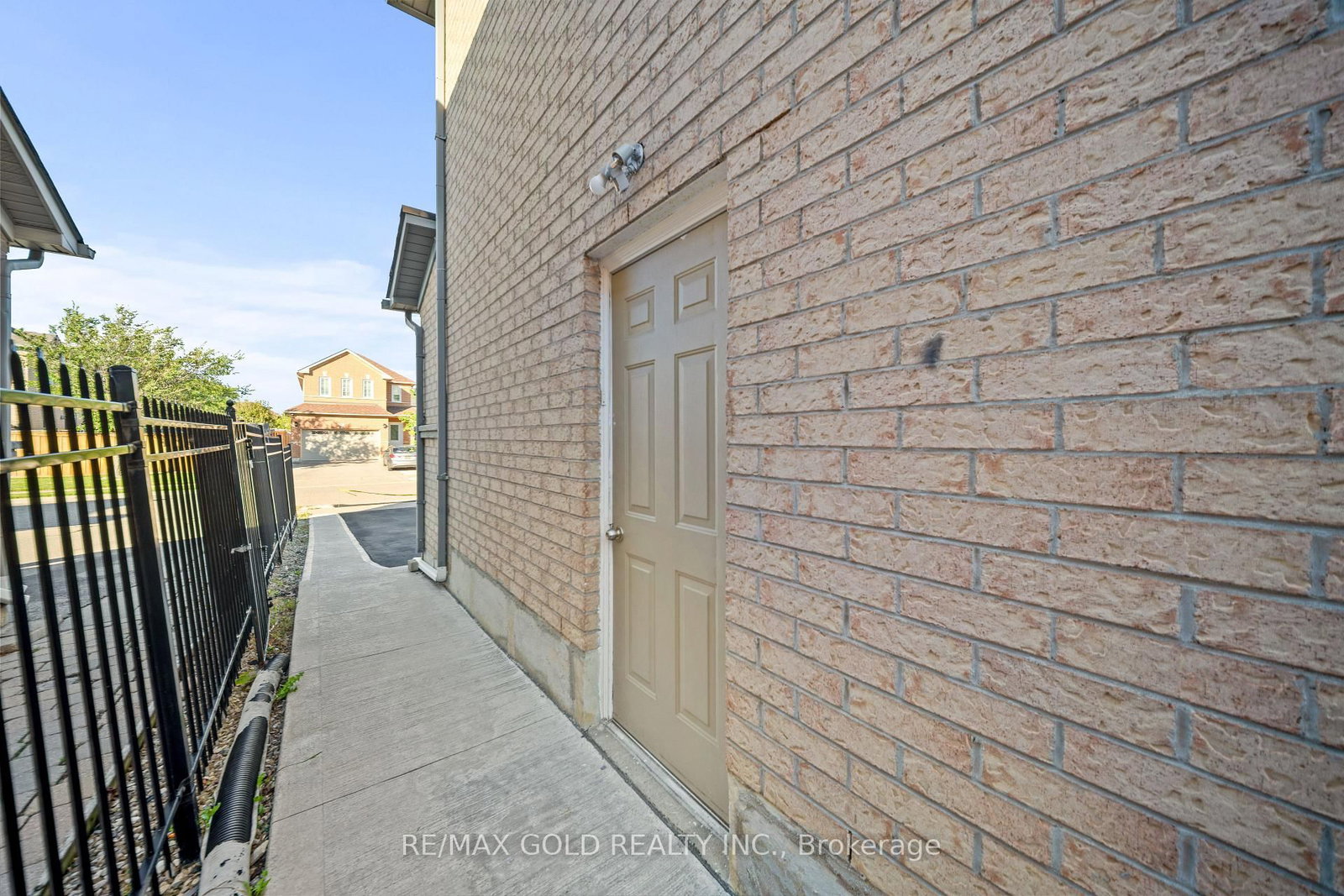 24 Alberta Terrace • Brampton, ON photo 15