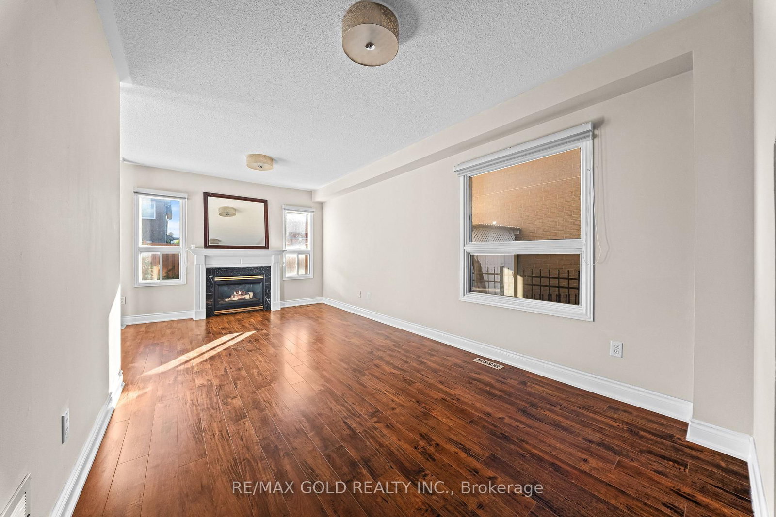 24 Alberta Terrace • Brampton, ON photo 3