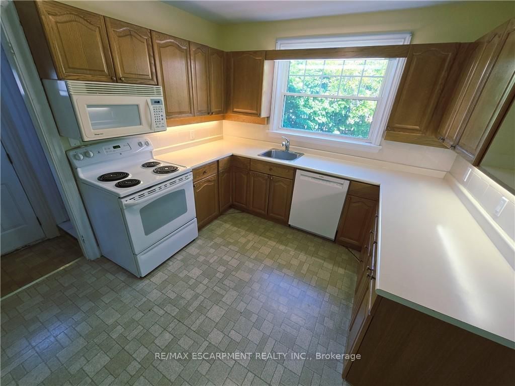 2047 James Street, Burlington 5