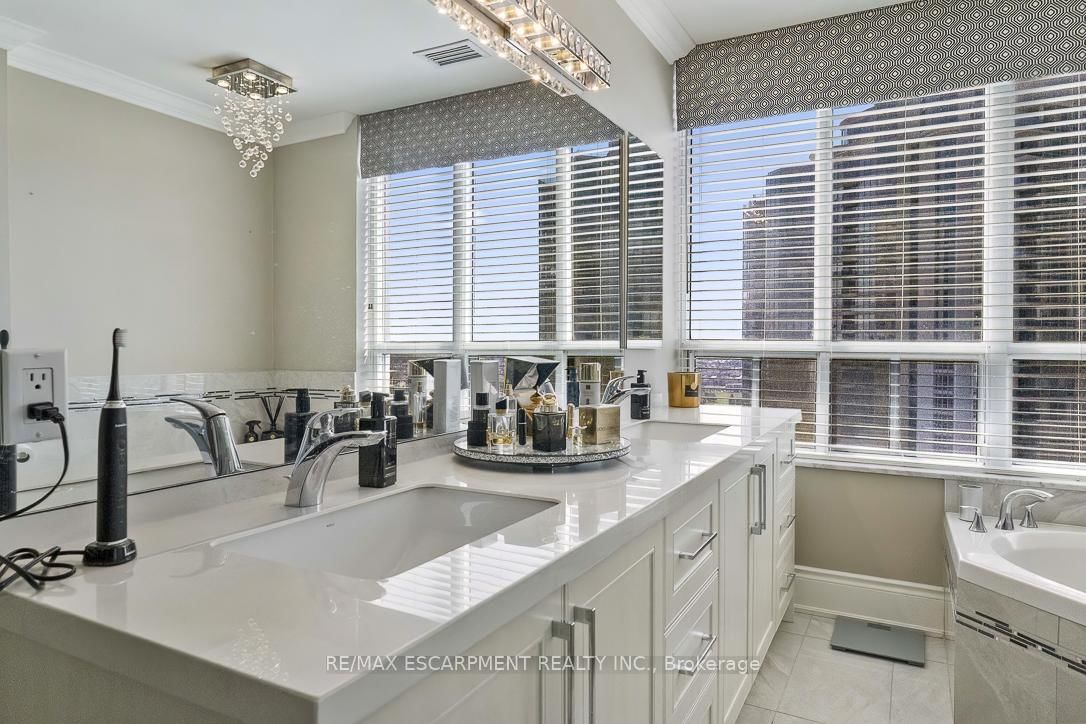 35 Kingsbridge Garden Circle • #2706 • Mississauga, ON photo 32