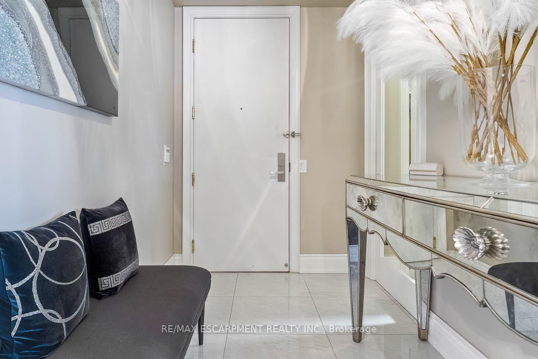 35 Kingsbridge Garden Circle • #2706 • Mississauga, ON photo 5