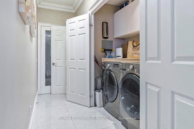 35 Kingsbridge Garden Circle • #2706 • Mississauga, ON photo 8