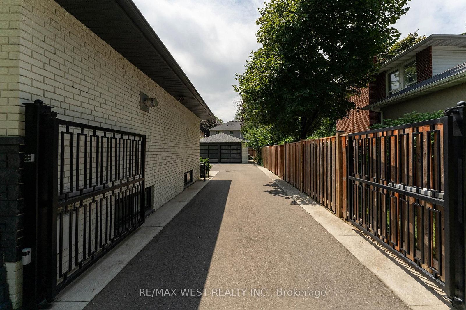 92 Warwood Road • Toronto, ON photo 26