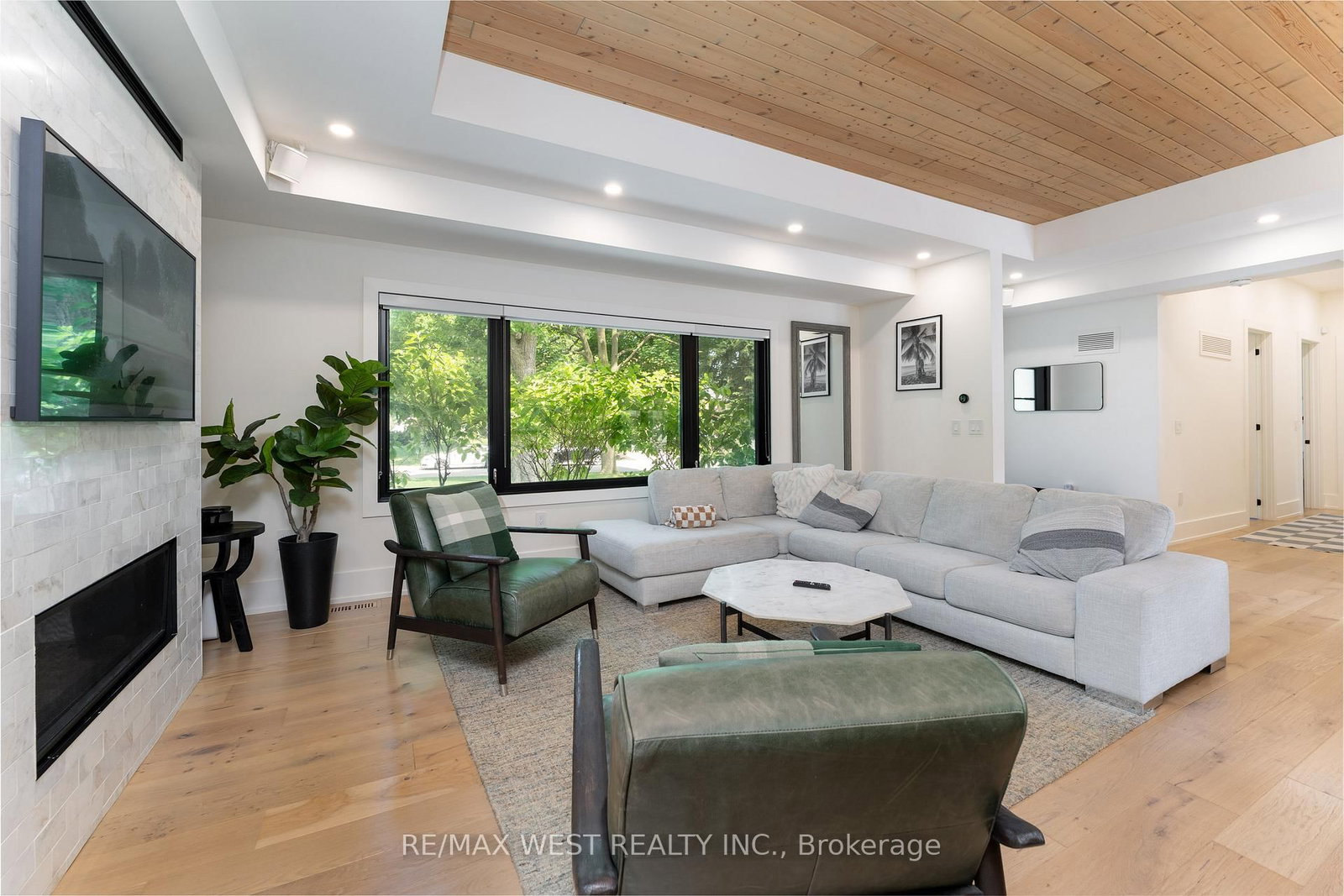 92 Warwood Road • Toronto, ON photo 5
