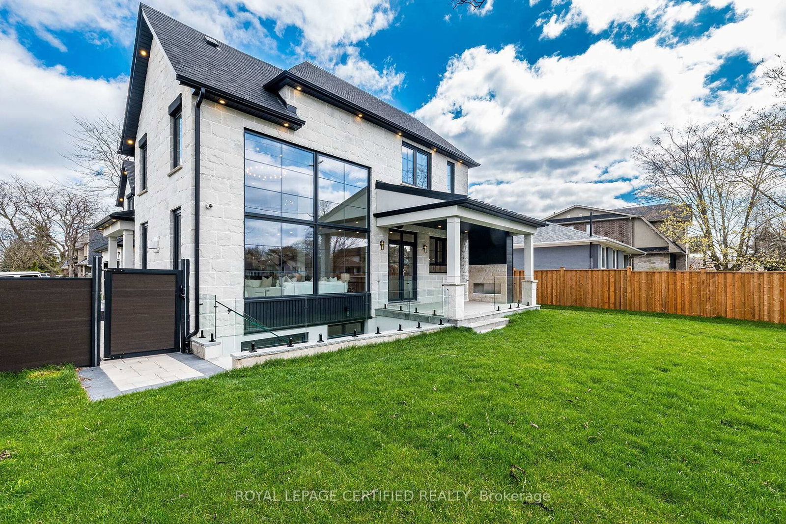 1404 Waverly Avenue SW • Oakville, ON photo 43