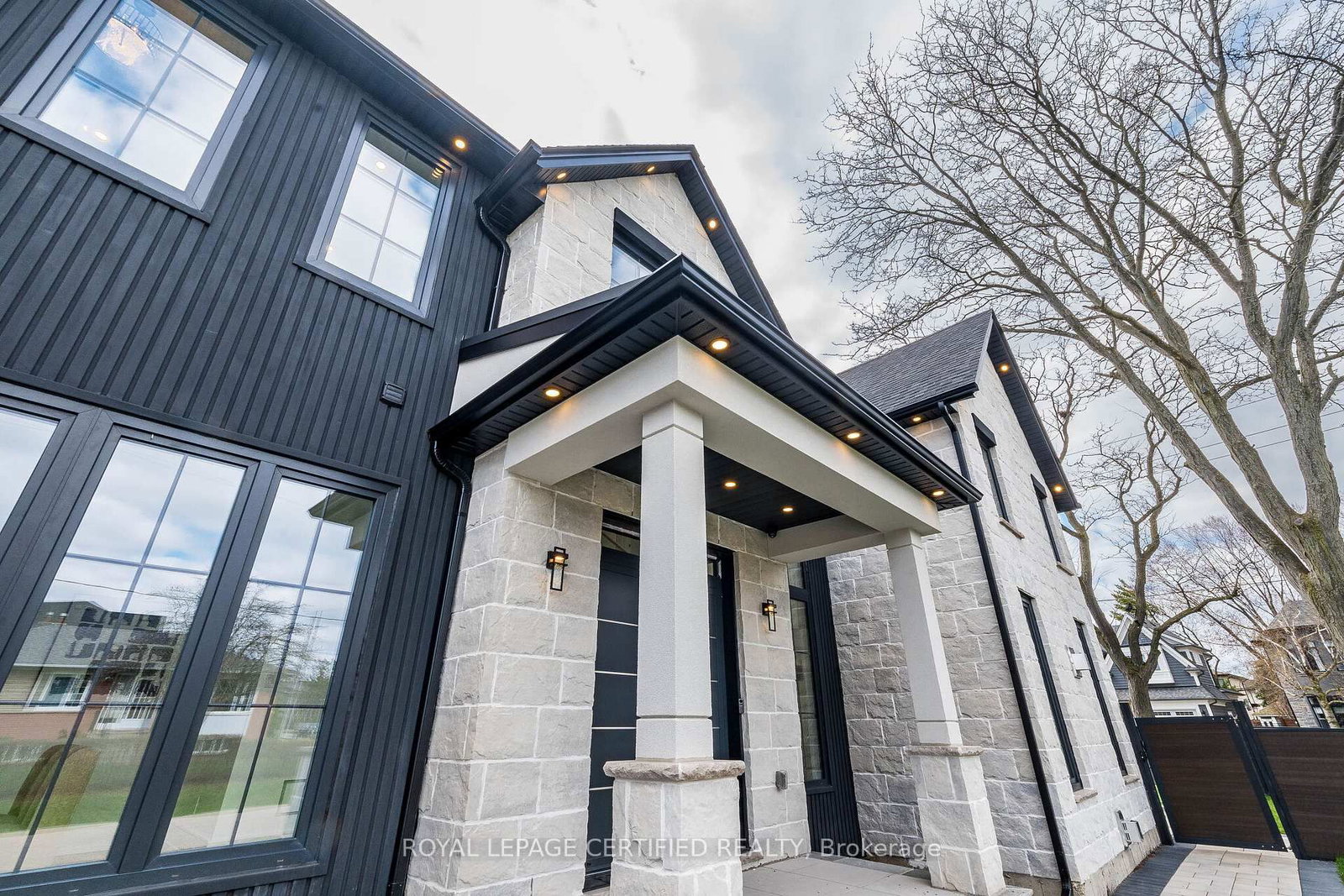 1404 Waverly Avenue SW • Oakville, ON photo 5