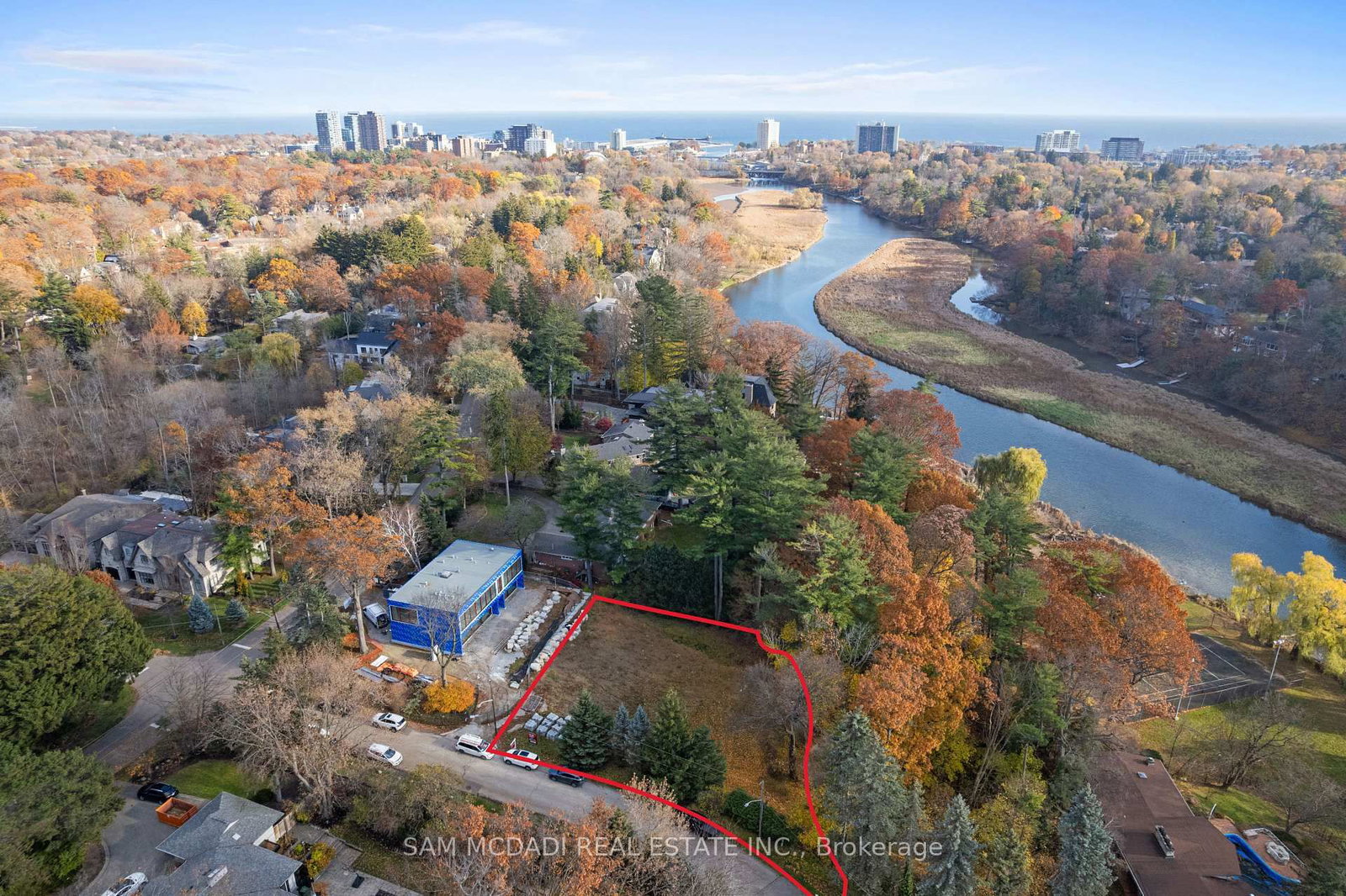 1470 Pinetree Crescent • Mississauga, ON photo 1