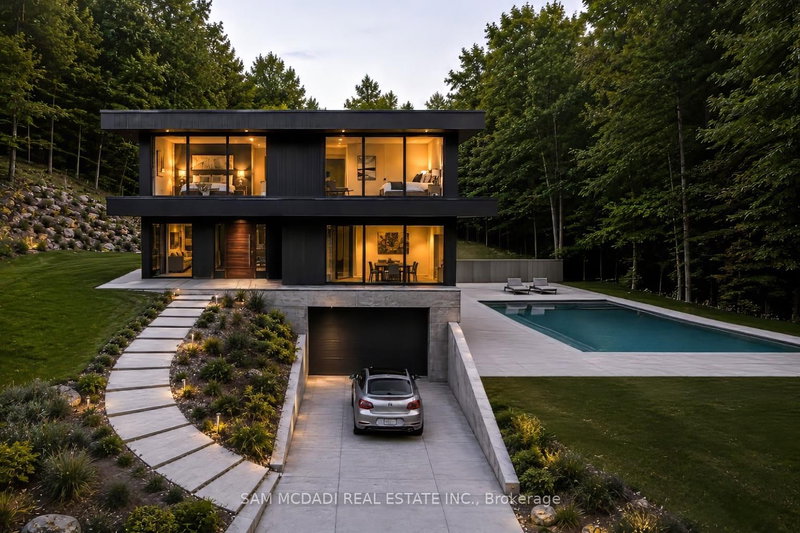 1470 Pinetree Crescent