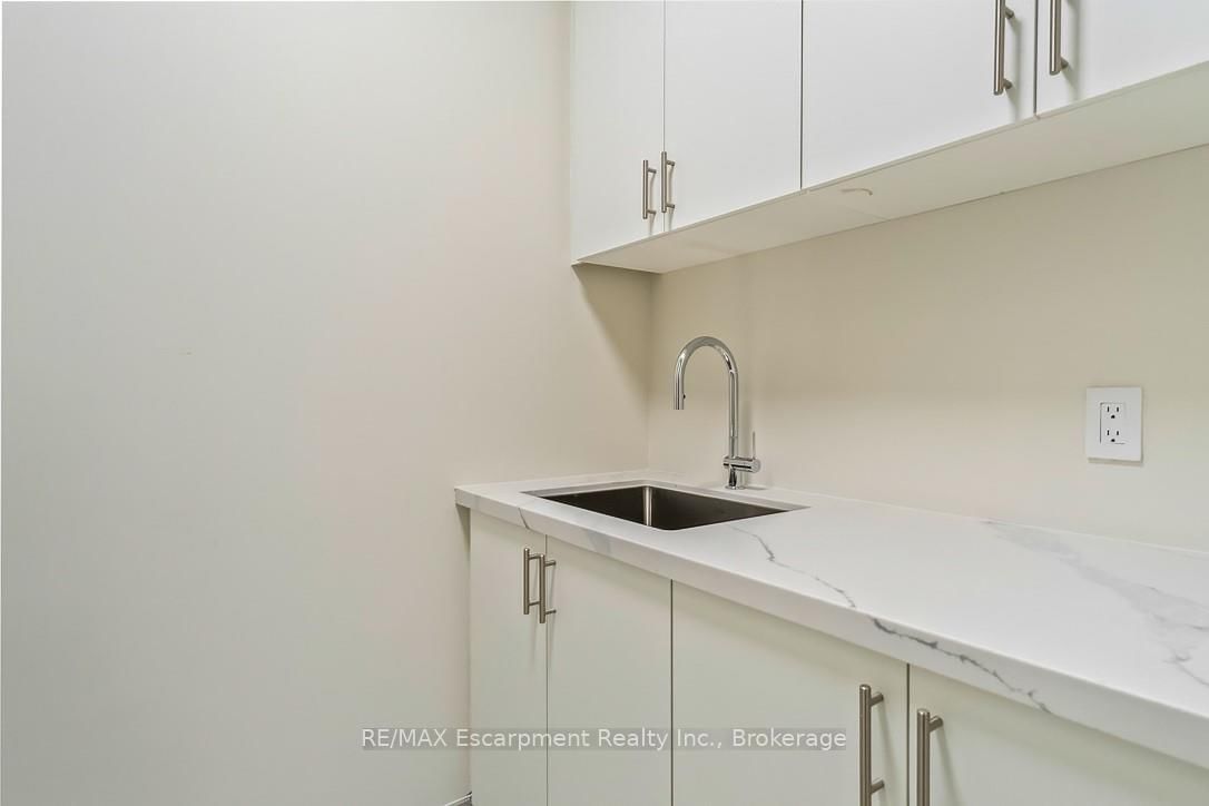 123 Maurice Drive • #201 • Oakville, ON photo 10