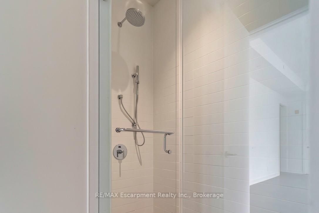 123 Maurice Drive • #201 • Oakville, ON photo 9