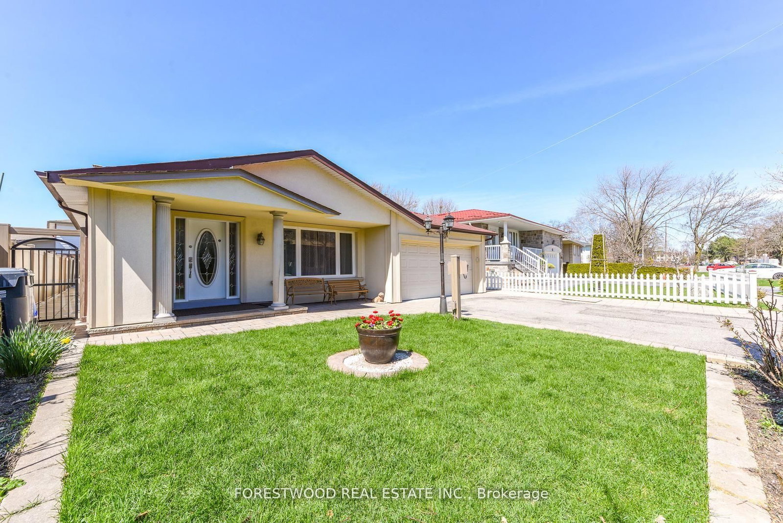 571 Silver Creek Boulevard • Mississauga, ON photo 1