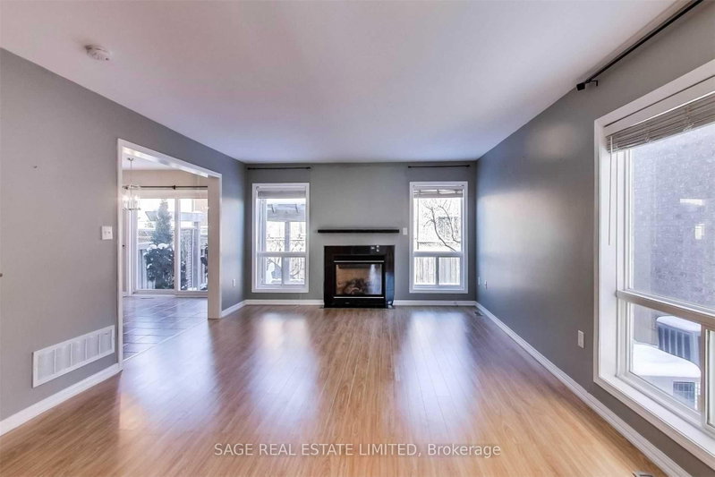 1131 Barr Crescent