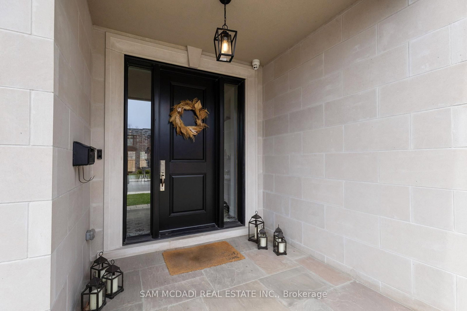 4 Iroquois Avenue • Mississauga, ON photo 2