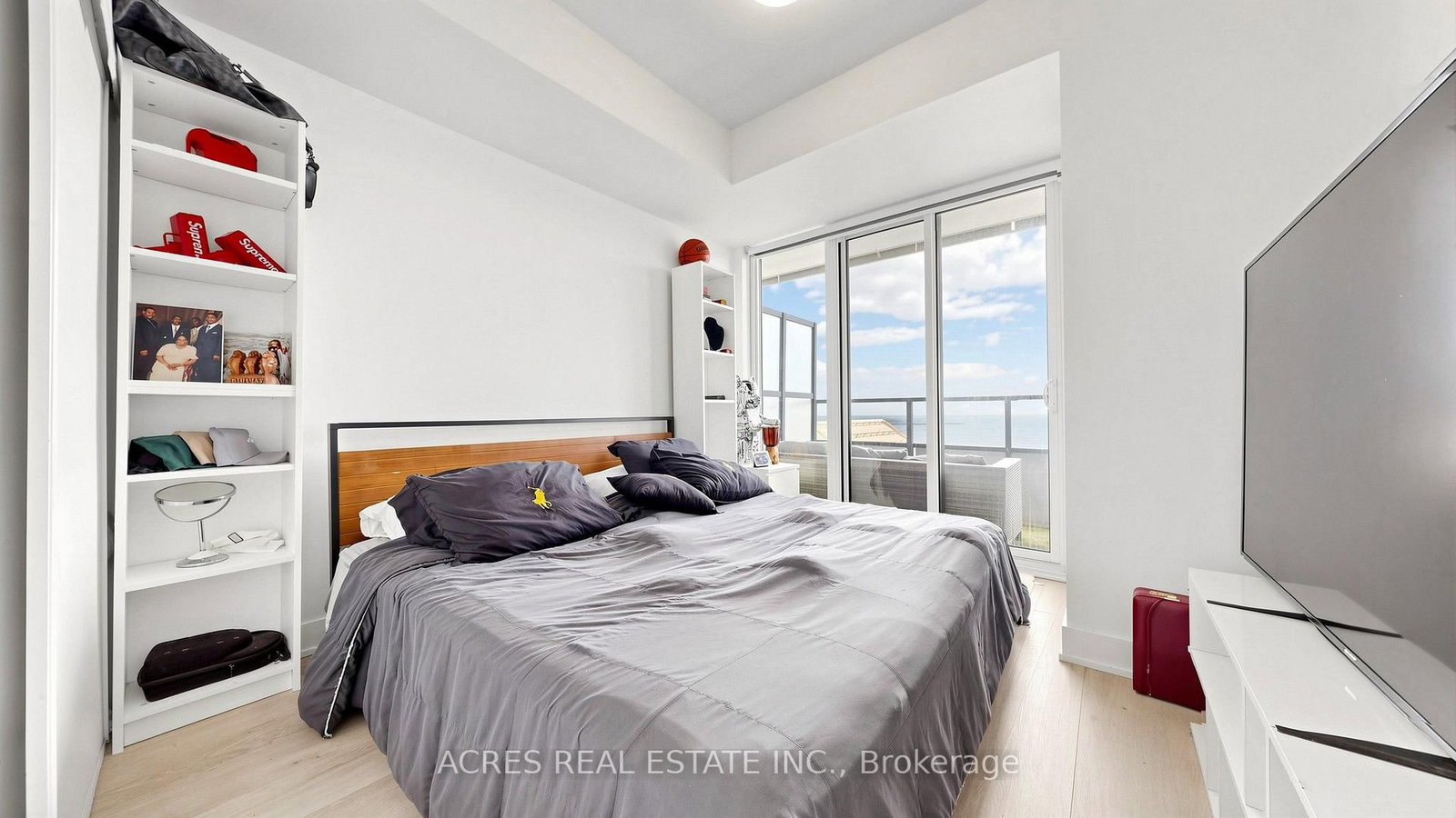 30 SHORE BREEZE Drive • #5806 • Toronto, ON photo 16