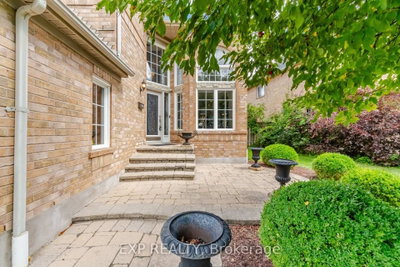5911 Greensboro Drive • Mississauga, ON photo 2