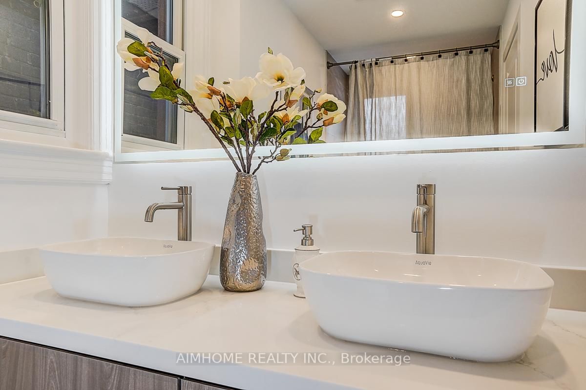107 Glendale Avenue • Toronto, ON photo 21