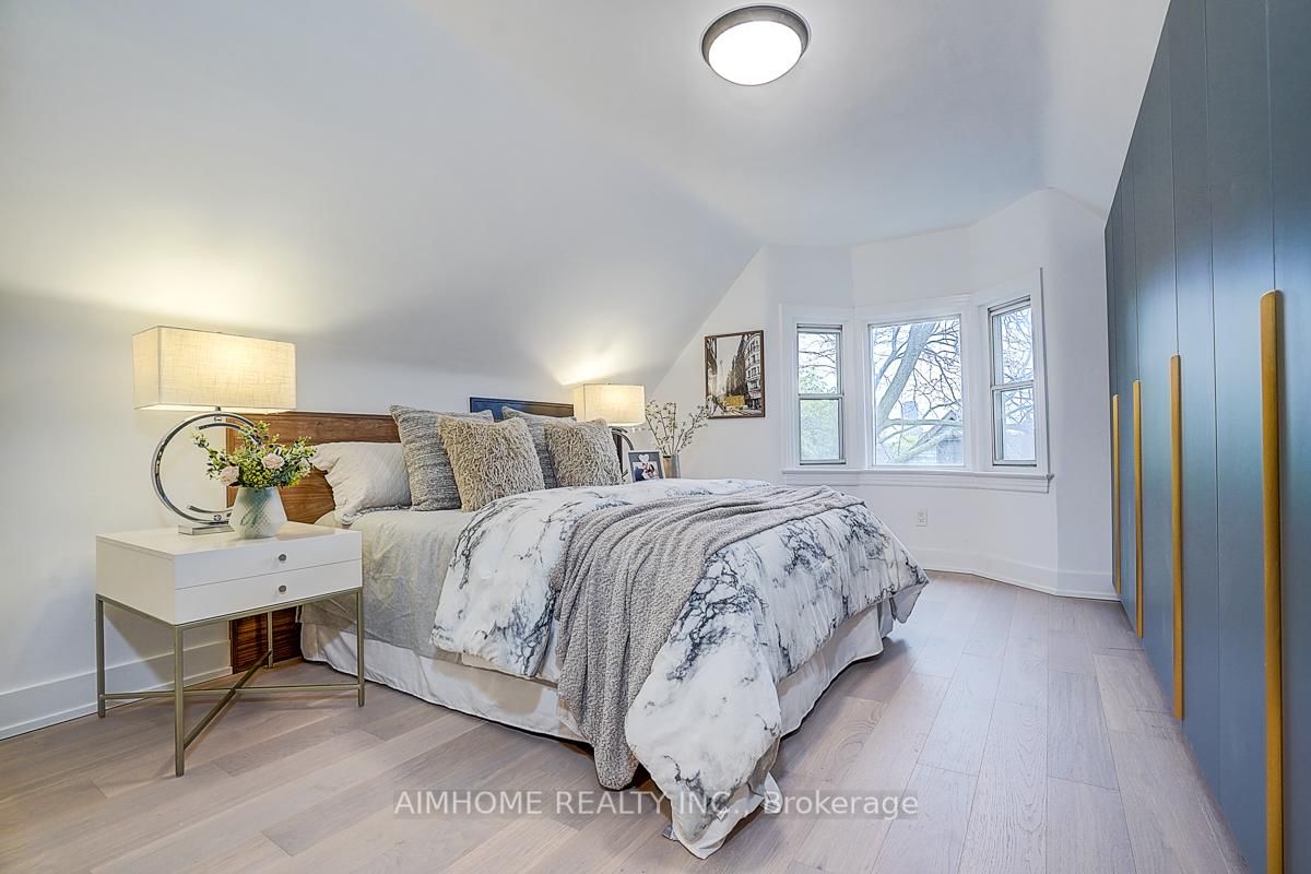 107 Glendale Avenue • Toronto, ON photo 23
