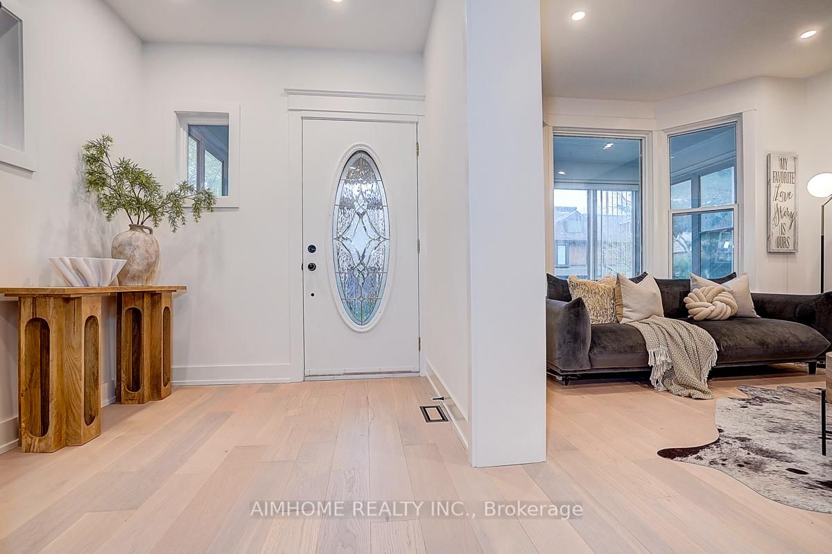 107 Glendale Avenue • Toronto, ON photo 3