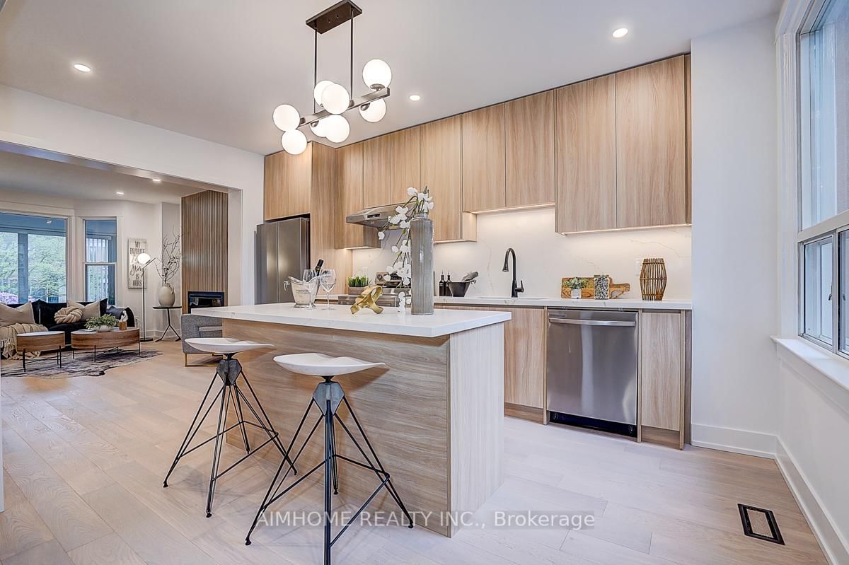 107 Glendale Avenue • Toronto, ON photo 8