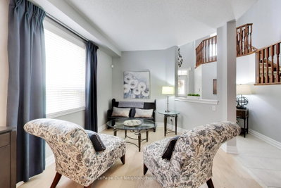 2324 Woodcrest Drive • Oakville, ON photo 3