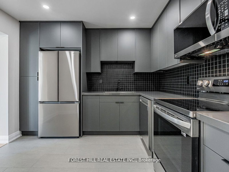 2120 Rathburn Mississauga,ON L4W 2S8 — Photo 6