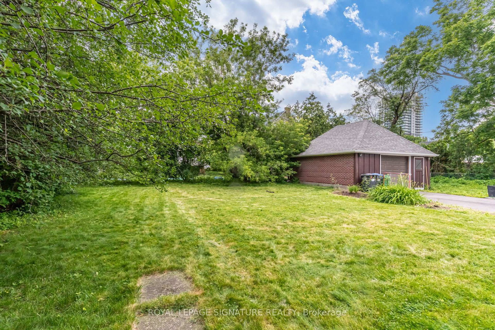 22 Peel Avenue • Brampton, ON photo 33