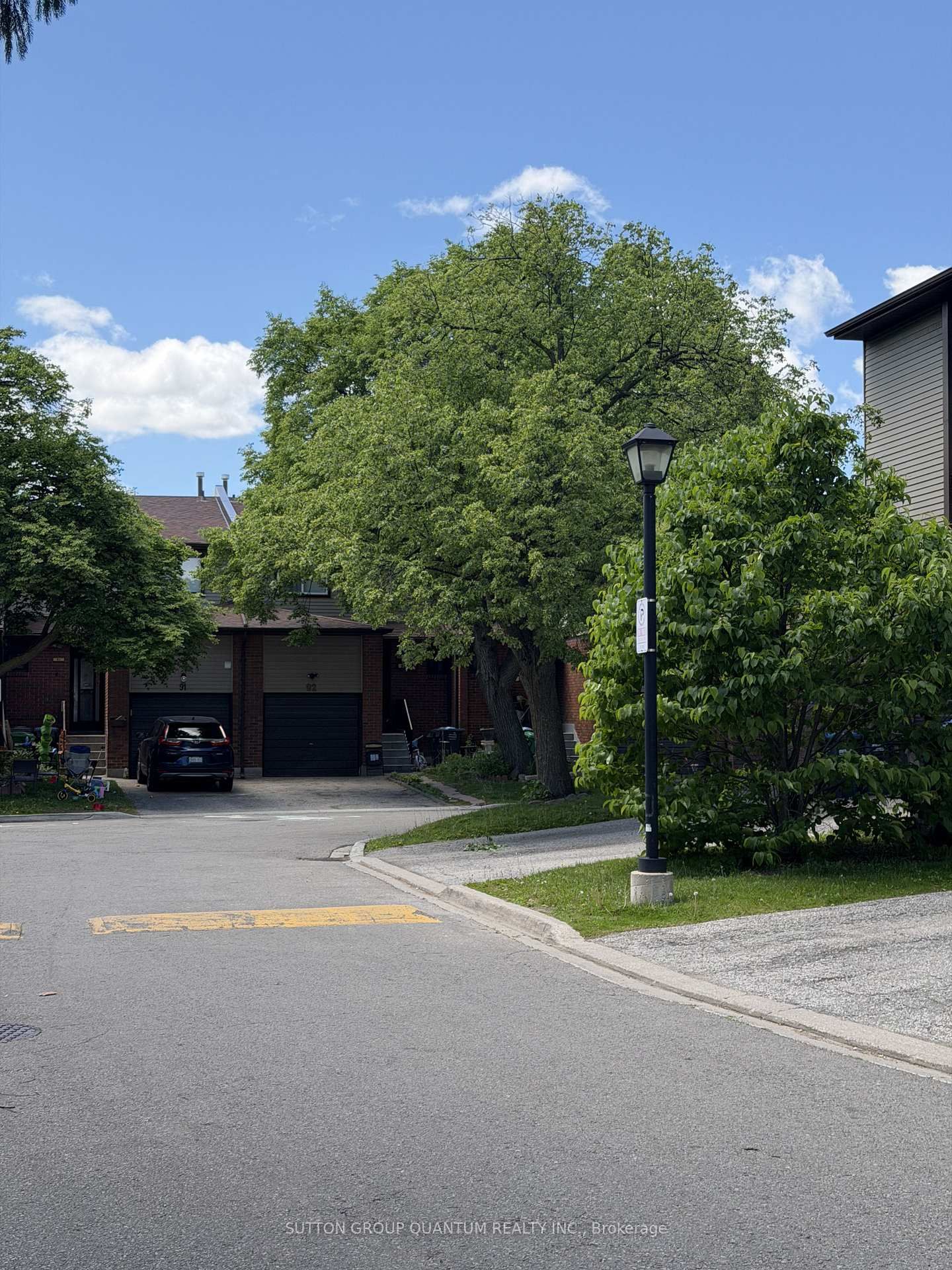 48 Carleton Place S • Brampton, ON photo 2