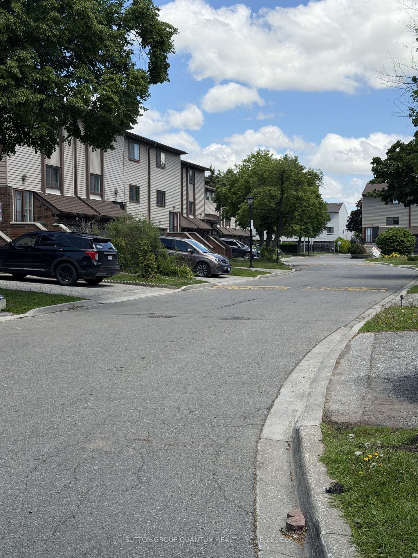 48 Carleton Place S • Brampton, ON photo 3