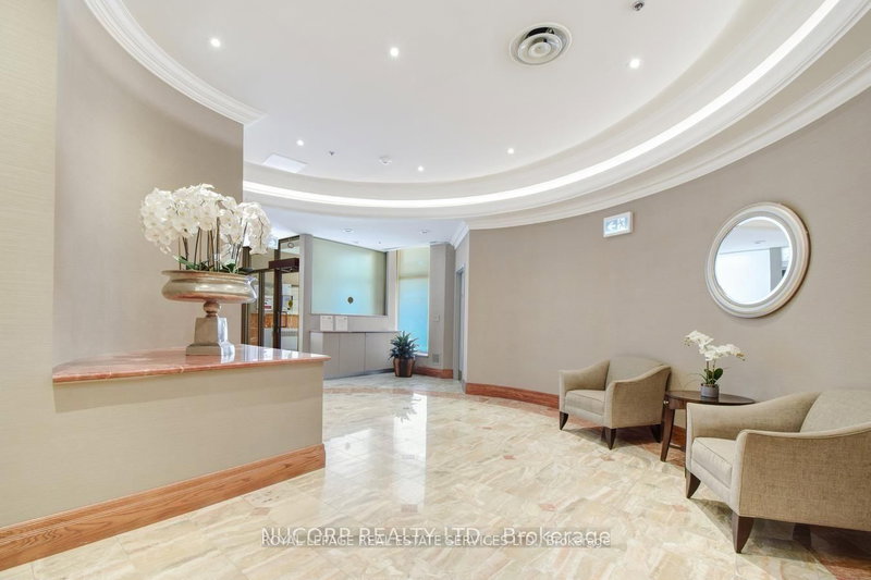 305 - 935 Royal York Road