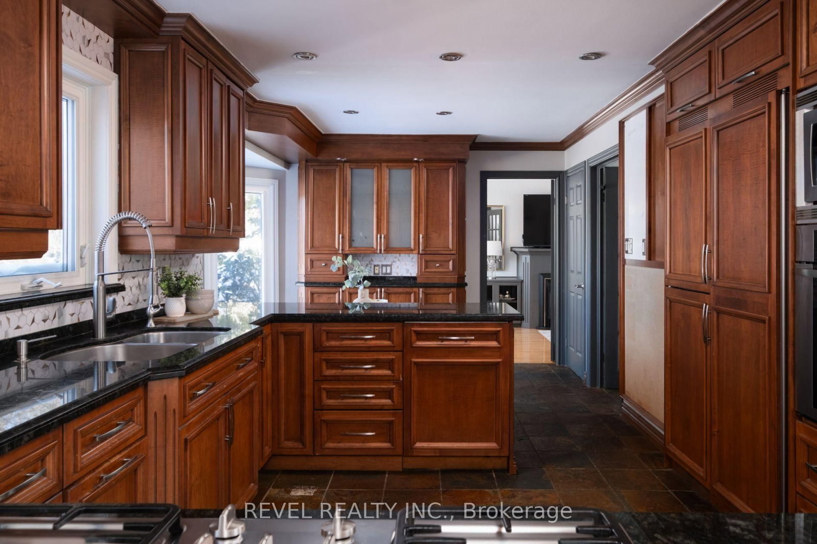 14227 Trafalgar Road • Halton Hills, ON photo 12